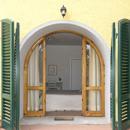 Podere Rondinaio Bed & Breakfast