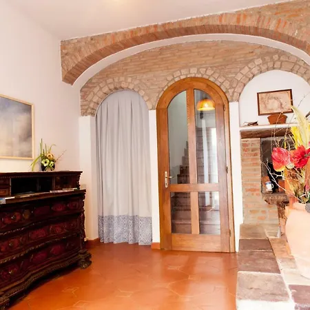 Podere Rondinaio Bed & Breakfast 2*