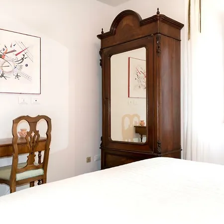 Podere Rondinaio Bed & Breakfast 2*