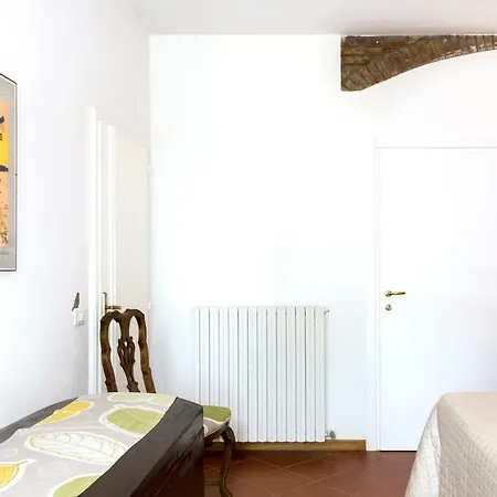 Podere Rondinaio Bed & Breakfast
